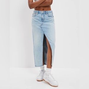 AE Dreamy Drape Low-Rise Denim Maxi Skirt light wash women’s 8